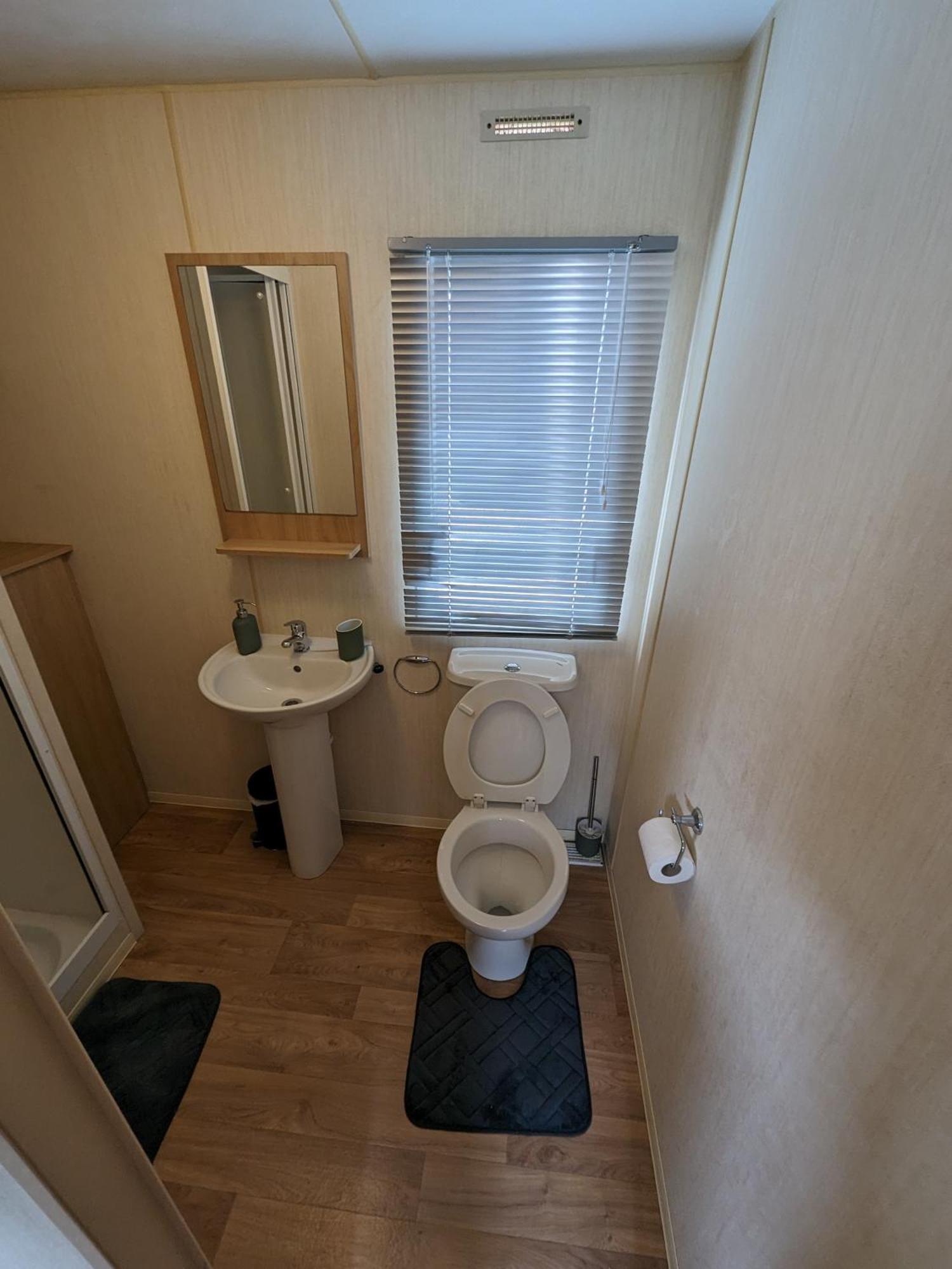 3 Bedroom Caravan, Sleeps 8 Lyons Lido Beach Prestatyn Exteriér fotografie
