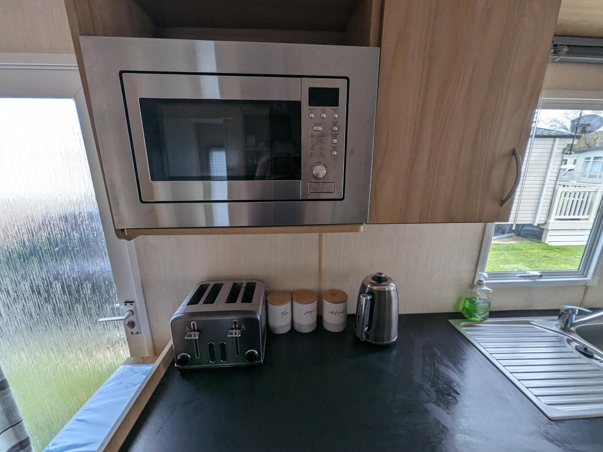 3 Bedroom Caravan, Sleeps 8 Lyons Lido Beach Prestatyn Exteriér fotografie