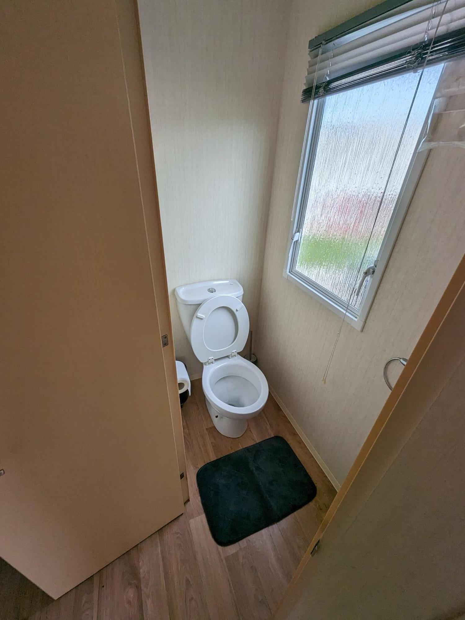 3 Bedroom Caravan, Sleeps 8 Lyons Lido Beach Prestatyn Exteriér fotografie